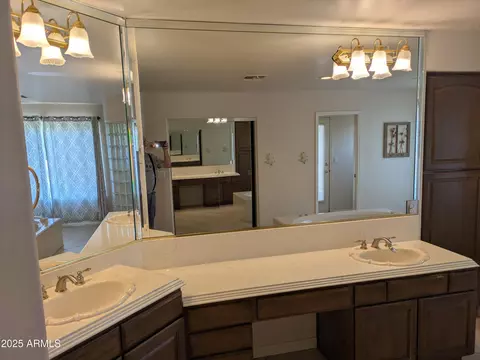 Bath - 1548 Estrid Ave, Phoenix, AZ 85022 photo 4 of 11