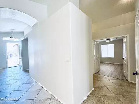 Entry Way - 1018 E Hiddenview Dr, Phoenix, AZ 85048 photo 1 of 2