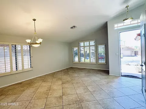 Living - 1018 E Hiddenview Dr, Phoenix, AZ 85048 photo 1 of 6
