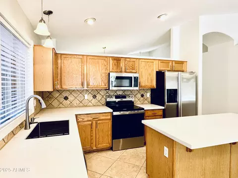 Kitchen - 1018 E Hiddenview Dr, Phoenix, AZ 85048 photo 3 of 3