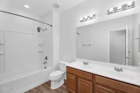 Bath - 874 E Doral Ct, Gilbert, AZ 85297 photo 6 of 6