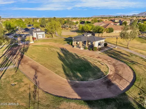 View/Area - 874 E Doral Ct, Gilbert, AZ 85297 photo 8 of 10