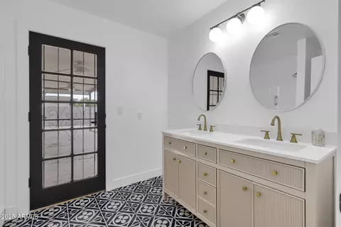 Bath - 3122 E Leonora St, Mesa, AZ 85213 photo 3 of 5