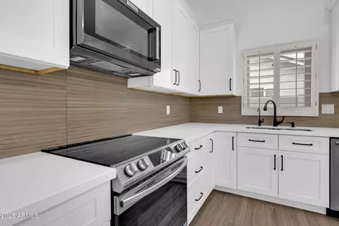 Kitchen - 3122 E Leonora St, Mesa, AZ 85213 photo 4 of 4
