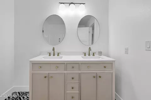 Bath - 3122 E Leonora St, Mesa, AZ 85213 photo 4 of 5
