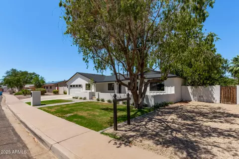 Exterior - 1540 W Lawrence Ln, Phoenix, AZ 85021 photo 3 of 8