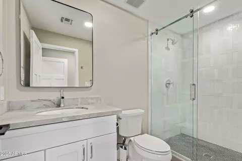 Bath - 1540 W Lawrence Ln, Phoenix, AZ 85021 photo 4 of 4