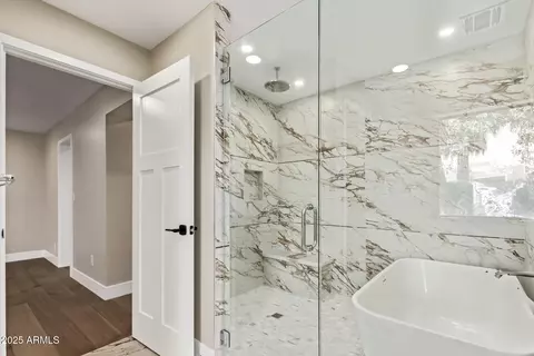 Bath - 1540 W Lawrence Ln, Phoenix, AZ 85021 photo 2 of 4