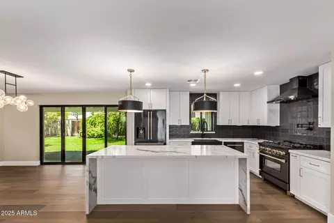Kitchen - 1540 W Lawrence Ln, Phoenix, AZ 85021 photo 1 of 3