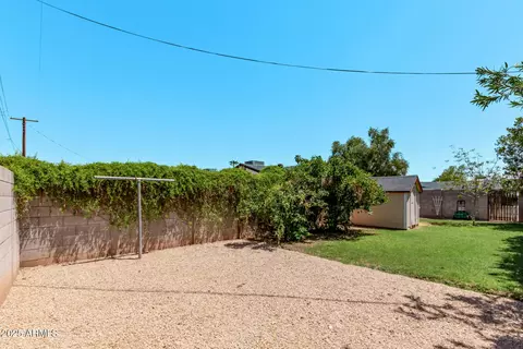 Exterior - 1540 W Lawrence Ln, Phoenix, AZ 85021 photo 6 of 8
