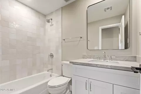 Bath - 1540 W Lawrence Ln, Phoenix, AZ 85021 photo 3 of 4