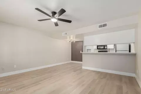 8838 N 8th St #B12, Phoenix, AZ 85020