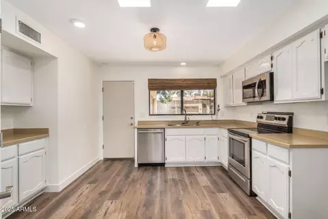 Kitchen - 261 E Tremaine Ave, Gilbert, AZ 85234 photo 1 of 2