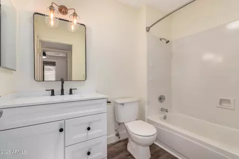 Bath - 261 E Tremaine Ave, Gilbert, AZ 85234 photo 3 of 3