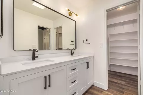 Bath - 261 E Tremaine Ave, Gilbert, AZ 85234 photo 2 of 3