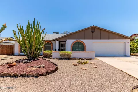 3833 W Woodridge Dr, Glendale, AZ 85308