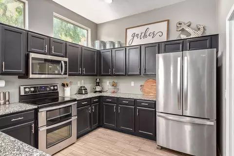 Kitchen - 9934 E Kiowa Ave, Mesa, AZ 85209 photo 3 of 5