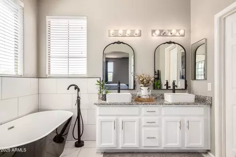 Bath - 9934 E Kiowa Ave, Mesa, AZ 85209 photo 2 of 4