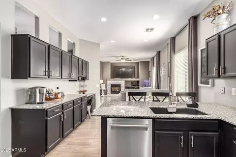 Kitchen - 9934 E Kiowa Ave, Mesa, AZ 85209 photo 5 of 5