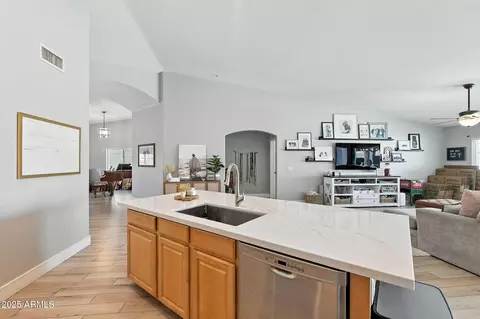 Kitchen - 10412 E Dolphin Ave, Mesa, AZ 85208 photo 6 of 8