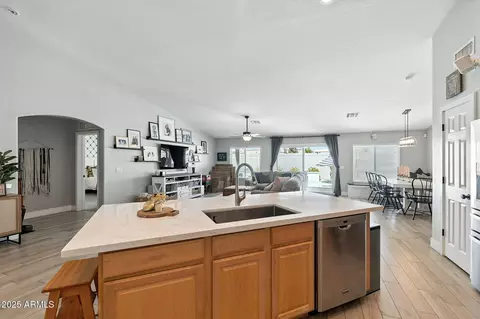 Kitchen - 10412 E Dolphin Ave, Mesa, AZ 85208 photo 5 of 8