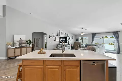 Kitchen - 10412 E Dolphin Ave, Mesa, AZ 85208 photo 4 of 8