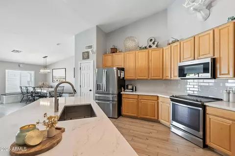 Kitchen - 10412 E Dolphin Ave, Mesa, AZ 85208 photo 7 of 8