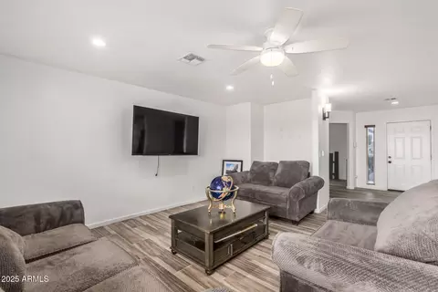 Living - 1391 E 25th Ave, Apache Junction, AZ 85119 photo 1 of 2