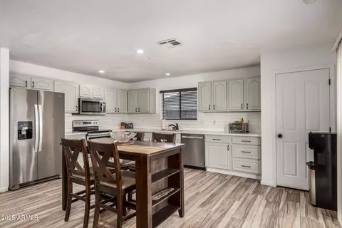 Kitchen - 1391 E 25th Ave, Apache Junction, AZ 85119 photo 2 of 3