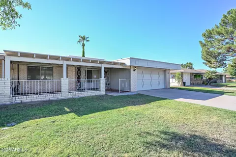15205 N Desert Rose Dr, Sun City, AZ 85351