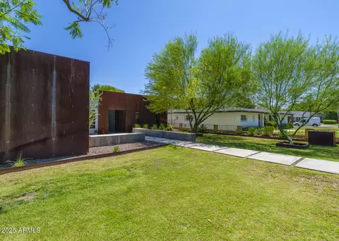 Exterior - 513 E Rose Ln, Phoenix, AZ 85012 photo 14 of 16