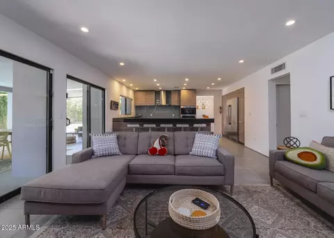 Living - 513 E Rose Ln, Phoenix, AZ 85012 photo 2 of 4