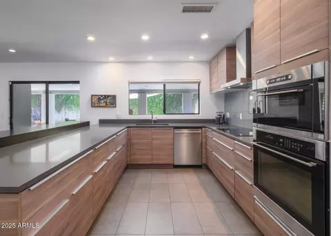 Kitchen - 513 E Rose Ln, Phoenix, AZ 85012 photo 3 of 4