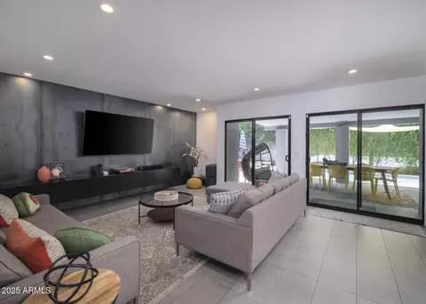 Living - 513 E Rose Ln, Phoenix, AZ 85012 photo 1 of 4