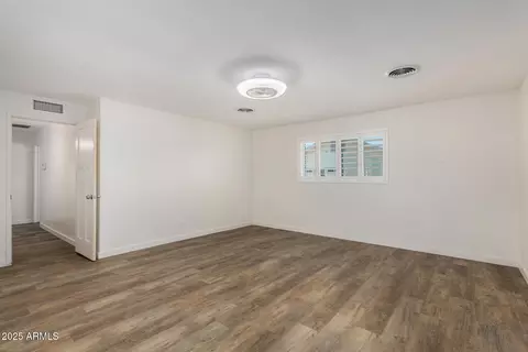 Living - 706 N Thunderbird Dr, Apache Junction, AZ 85120 photo 4 of 5