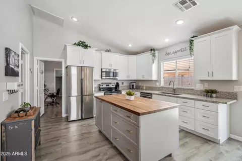6701 E Riverdale St, Mesa, AZ 85215