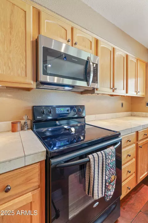 Kitchen - 4637 E Beverly Ln, Phoenix, AZ 85032 photo 4 of 7