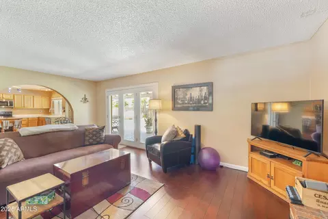 Living - 4637 E Beverly Ln, Phoenix, AZ 85032 photo 3 of 6