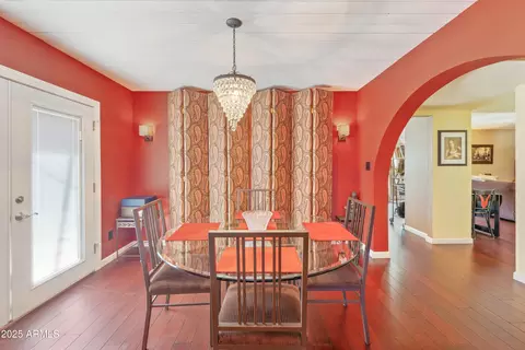 Dining - 4637 E Beverly Ln, Phoenix, AZ 85032 photo 2 of 4