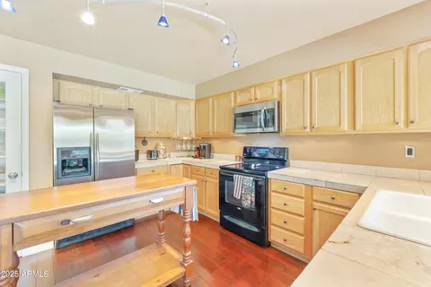 Kitchen - 4637 E Beverly Ln, Phoenix, AZ 85032 photo 2 of 7