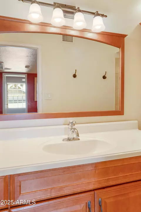 Bath - 4637 E Beverly Ln, Phoenix, AZ 85032 photo 7 of 7