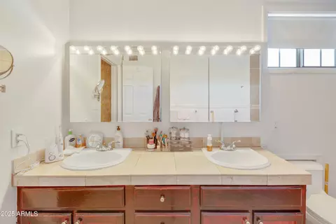 Bath - 4637 E Beverly Ln, Phoenix, AZ 85032 photo 2 of 7