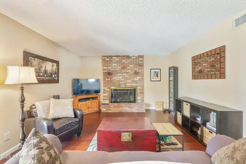 Living - 4637 E Beverly Ln, Phoenix, AZ 85032 photo 2 of 6