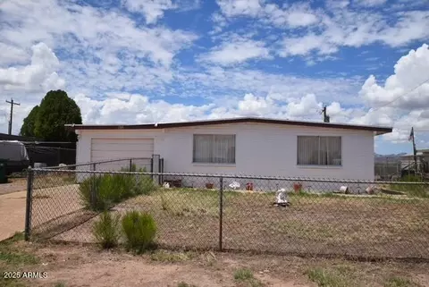 709 N Skyline Dr, Huachuca City, AZ 85616