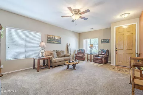 525 E Shawnee Rd, San Tan Valley, AZ 85143
