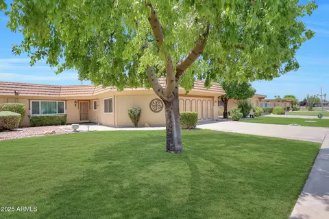 10461 W Hutton Dr, Sun City, AZ 85351