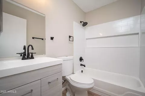 Bath - 421 E Hidalgo Ave, Phoenix, AZ 85040 photo 1 of 2