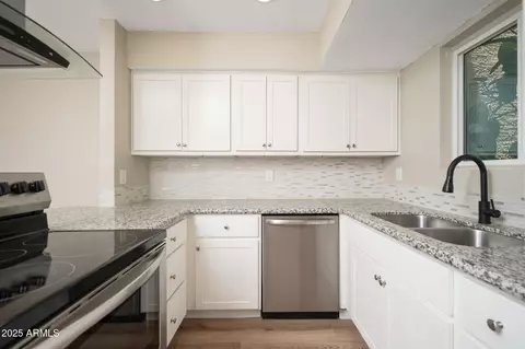 Kitchen - 421 E Hidalgo Ave, Phoenix, AZ 85040 photo 2 of 4