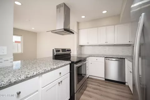 Kitchen - 421 E Hidalgo Ave, Phoenix, AZ 85040 photo 1 of 4