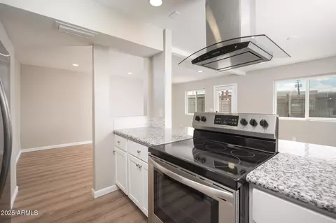 Kitchen - 421 E Hidalgo Ave, Phoenix, AZ 85040 photo 4 of 4